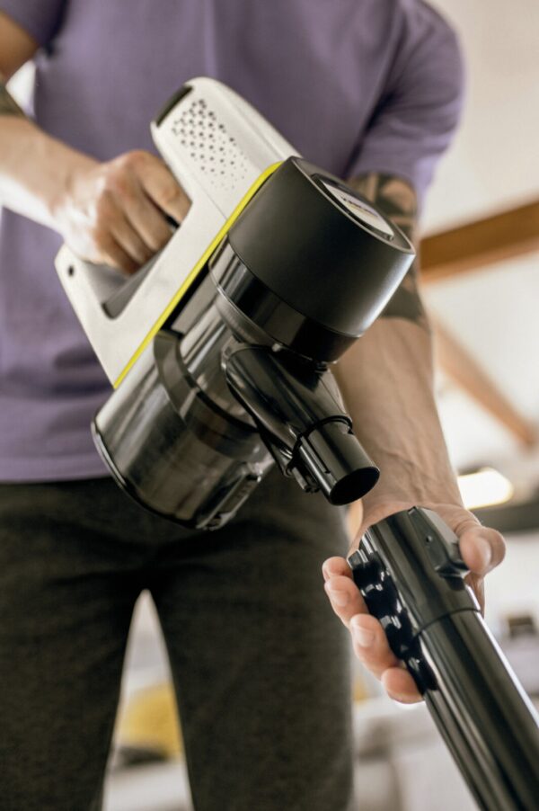 VC-4-Cordless-Premium-changing-accessories-app-01-CI20-Web-1600-Max