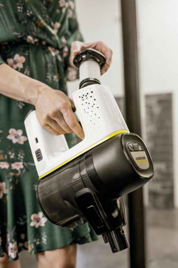 VC-6-Cordless-Premium-HEPA-12-filter-app-01-CI20-Web-1600-Max