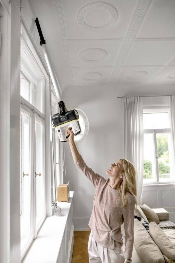 VC-7-Signature-crevice-nozzle-ceiling-app-01-CI20-Web-1600-Max